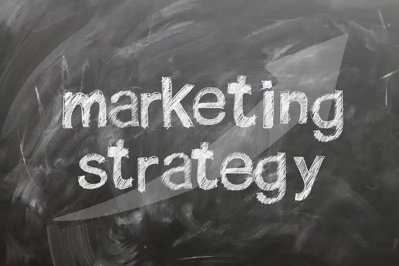 How to drive traffic to your online store - marketing strategy In the image it's written "marketing strategy".