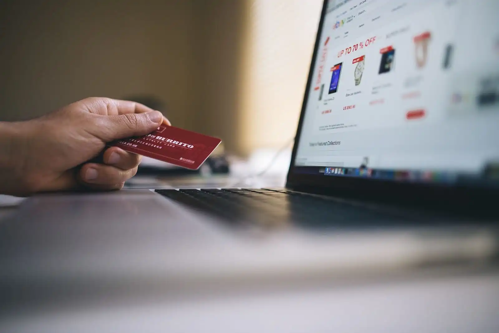 advantages-online-shopping-has-over-physical-stores