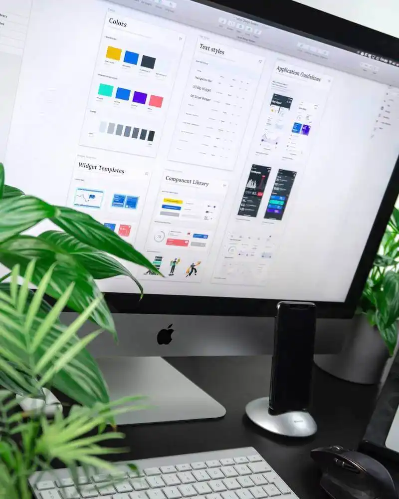 The image shows a website editor in the screen of a desktop computer.