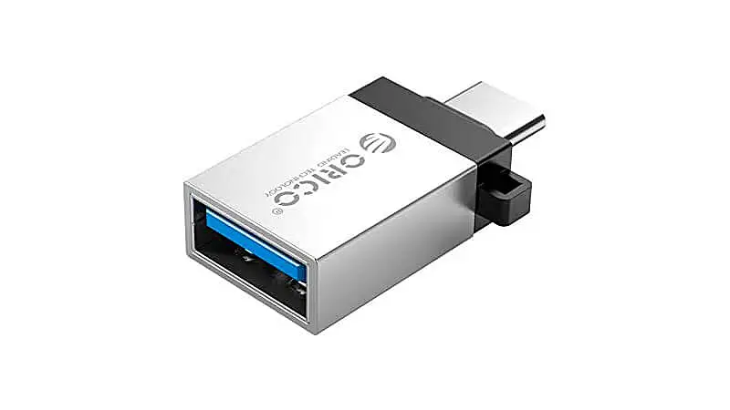 imagem de um adaptador USB-c para USB Orico