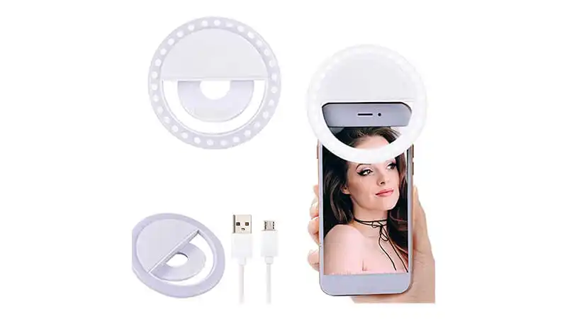 imagem que mostra um anel de luz acoplado na parte superior de um celular