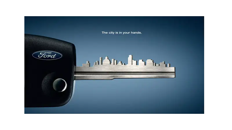 Imagem de uma propaganda da Ford mostrando a chave de um carro.