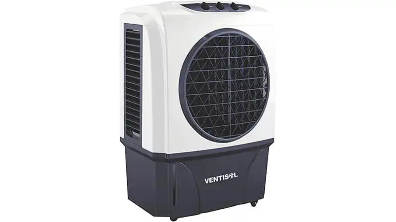 imagem de um climatizador portátil Ventisol na cor branca e azul