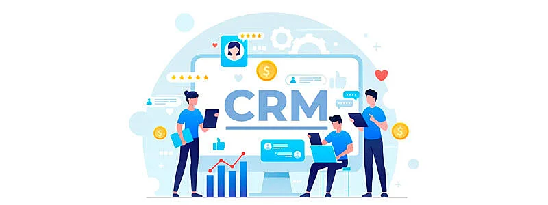 colaboradores trabalhando em um CRM de vendas