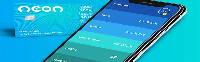 Banco digital Foto de um cartão de crédito Neon e um celular com o aplicativo Banco Neon aberto