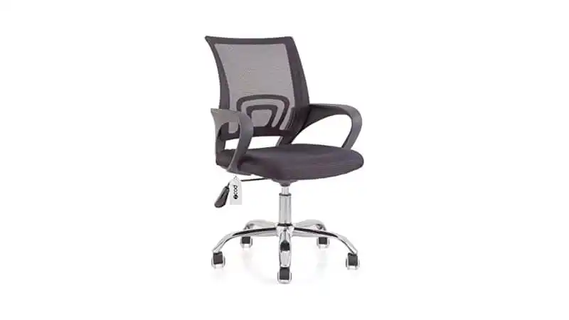 imagem de uma cadeira ergonômica secretária na cor preta com encosto em tela mesh