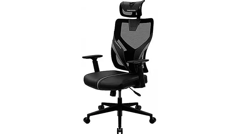 imagem de uma cadeira Yama 1 da ThunderX3 na cor preta