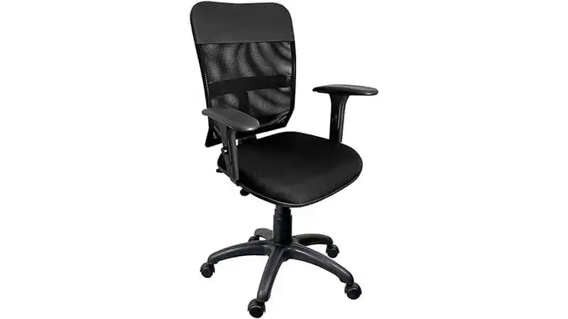 imagem de uma cadeira ergonômica da Ultra Móveis na cor preta