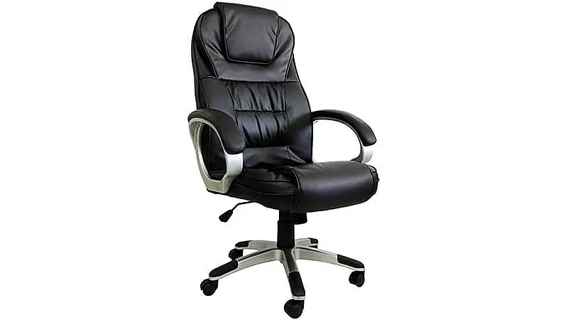 imagem de uma cadeira presidente Pelegrin com massegadores na cor preta