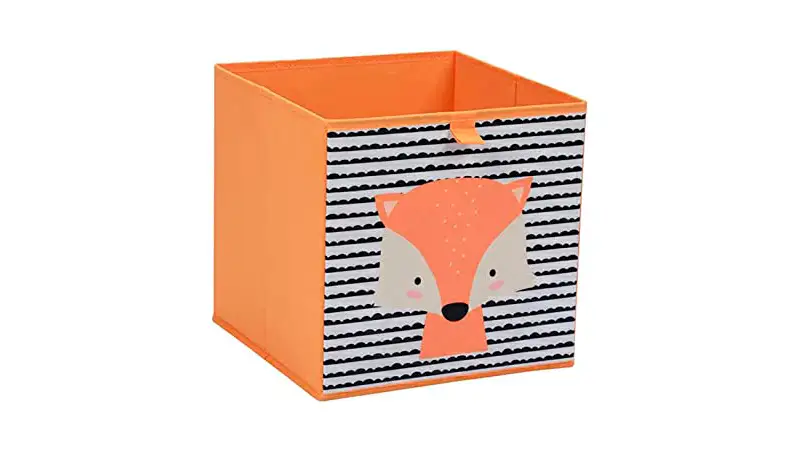 imagem de uma caixa organizadora de brinquedos na cor laranja com estampa de raposa