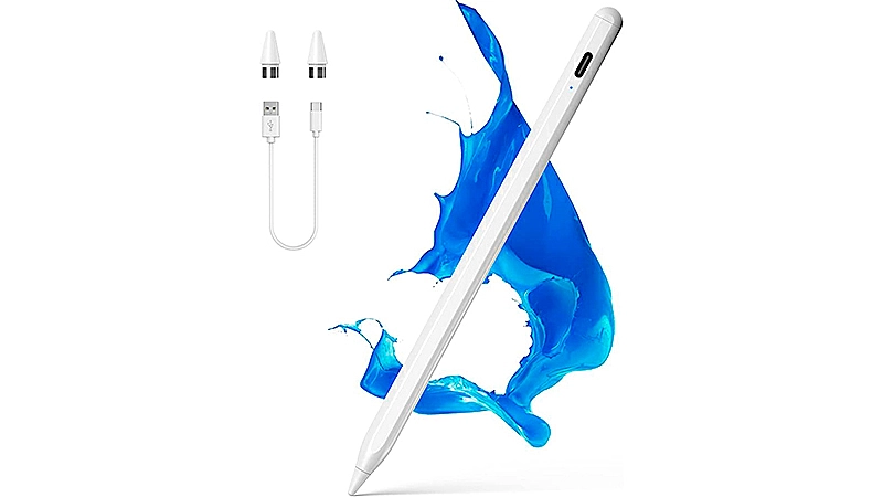 imagem que mostra uma caneta touch NTHJoys na cor branca, um pouco de tinta atrás da caneta e um cabo USB carregando as pontas 