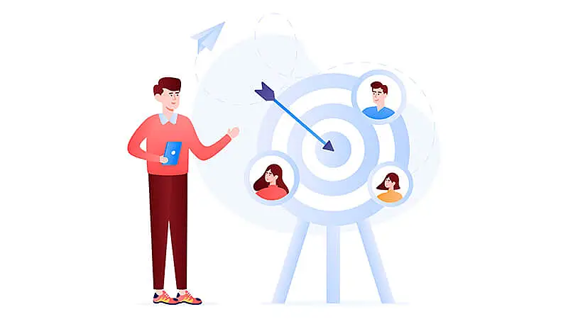 4 pessoas em pé segurando alvos a sua frente