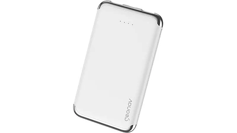 imagem de um carregador portátil da Geonav na cor branca