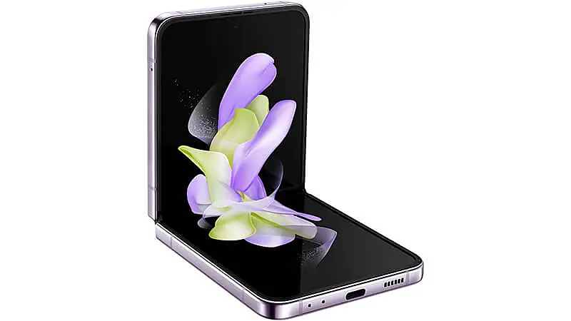 Imagem de um Samsung Galaxy ZFlip4 dobrado ao meio