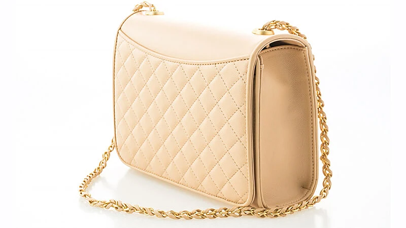 ideia de coisas para vender: bolsa branca com detalhe de flores azuis