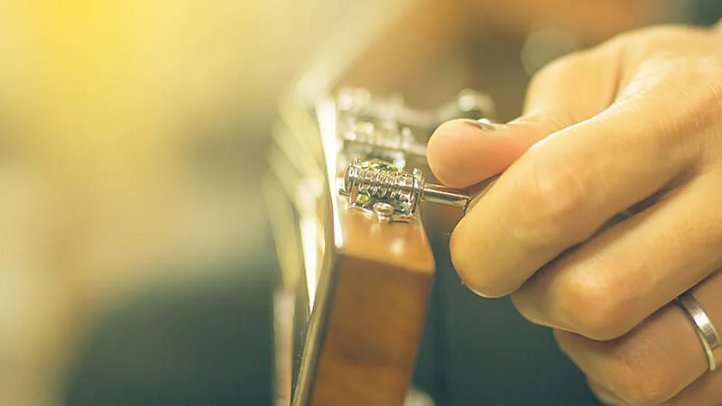 Cordas de violão enumeradas e com suas perspectivas notas