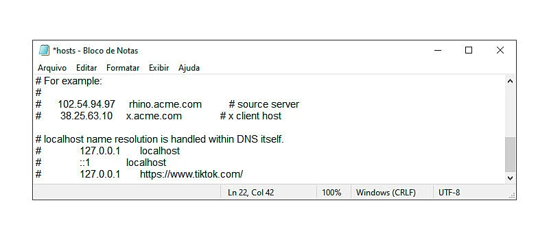 captura de tela mostrando como editar o arquivo hosts no bloco de notas para bloquear sites