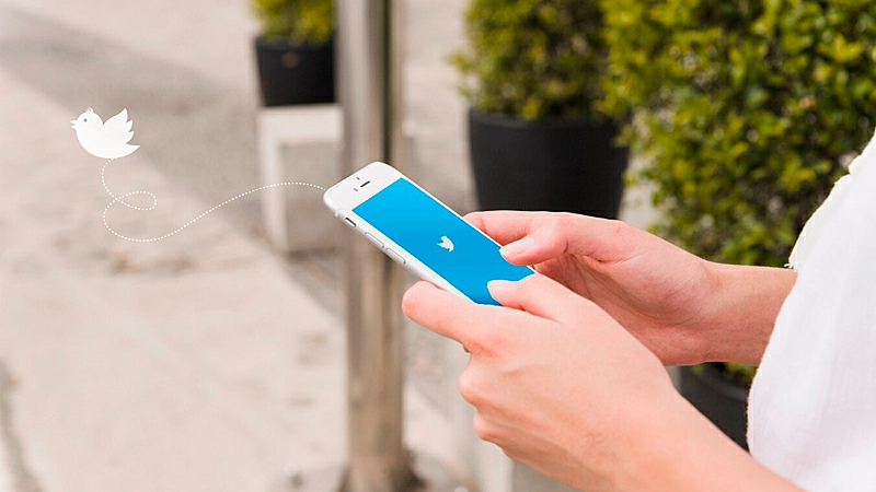 Foto da Tela de um celular com o ícone do aplicativo do Twitter