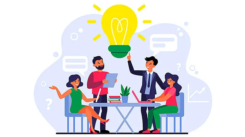 empreendedor realizando uma consultoria com várias pessoas em uma mesa