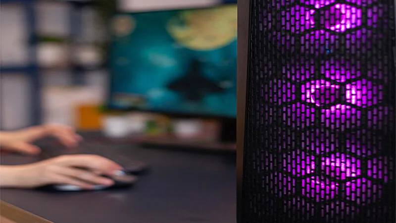 imagem de dois gabinetes da Razer