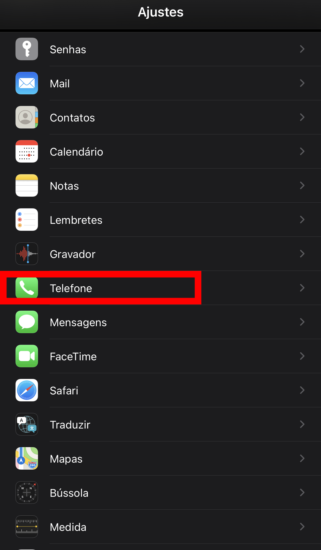 Menu de Ajustes do iPhone com o menu Telefone selecionado