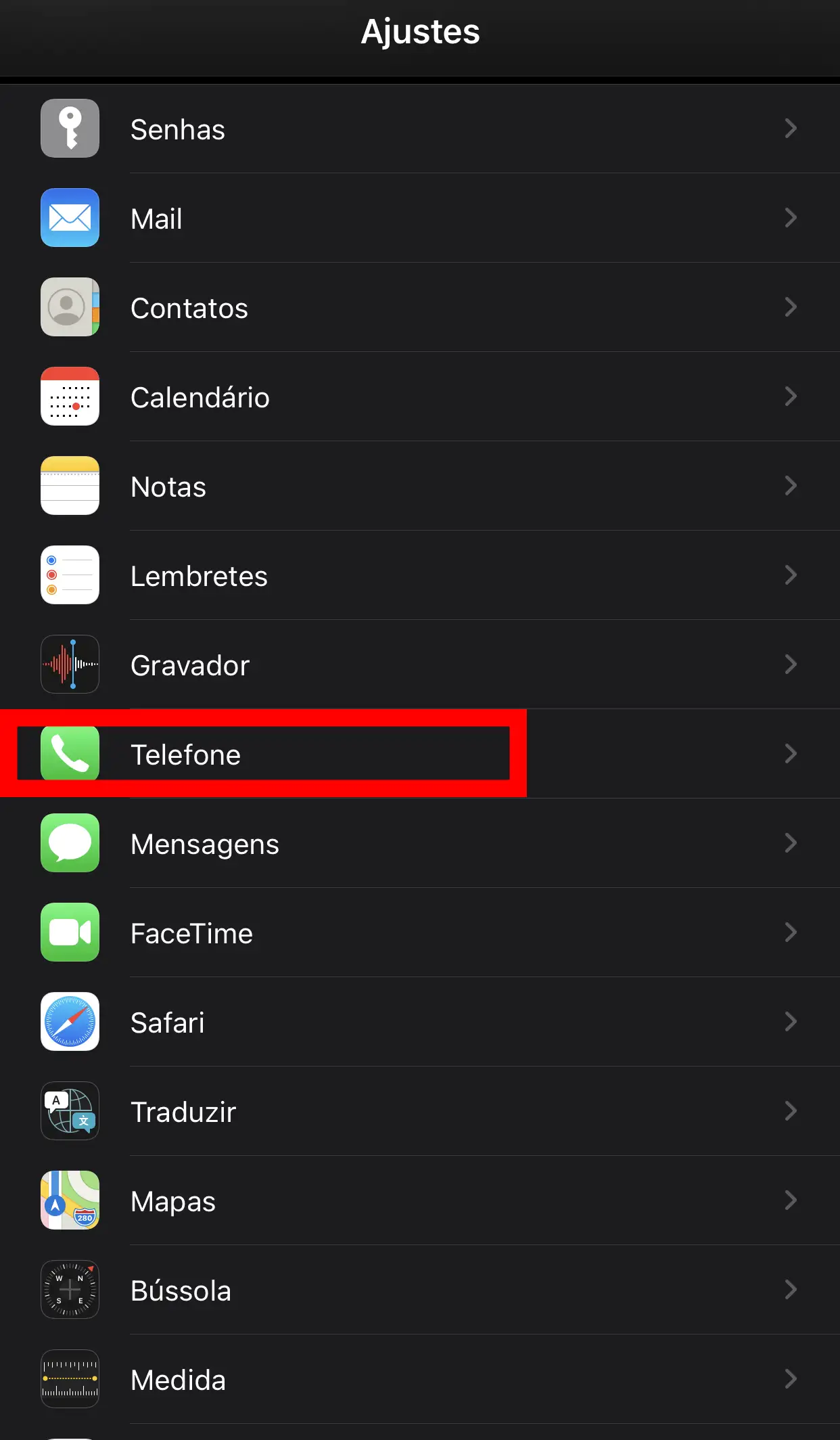Menu de Ajustes do iPhone com o menu Telefone selecionado