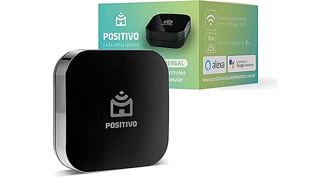 foto de um controle remoto universal da Positivo em frente a caixa do produto