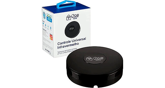 foto de um controle remoto universal i2GO em frente a caixa do produto