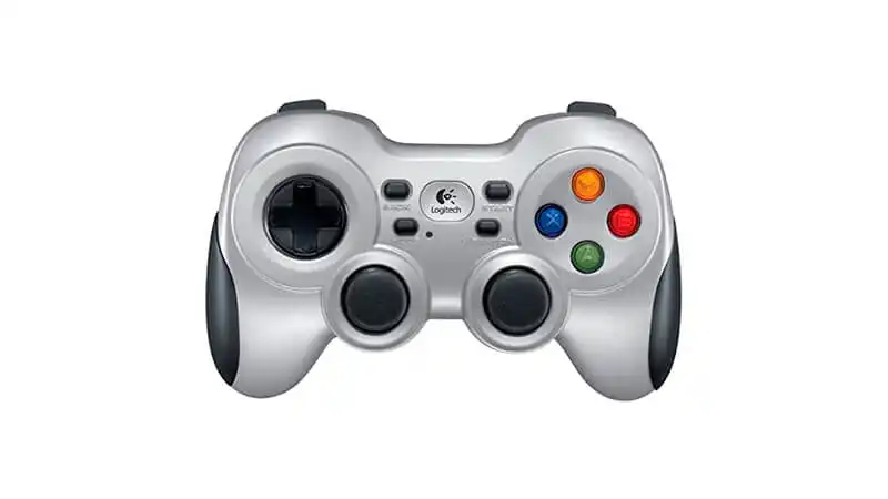 imagem de um controle sem fio Logitech F710 na cor prata