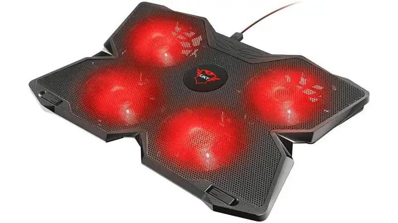 imagem de um suporte com cooler para notebook da Trust com quatro ventoinhas iluminadas com LED vermelho