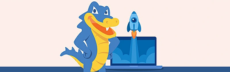 Imagen de la mascota de Hostgator junto a un ordenador