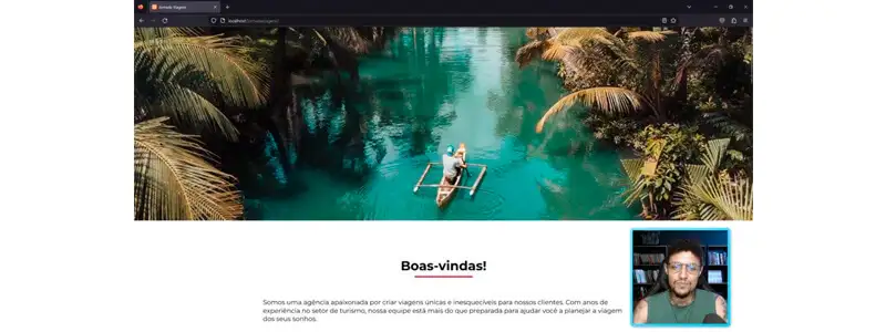 captura de tela de uma aula do curso de criacao de site com o instrutor mostrando um site criado durante o curso