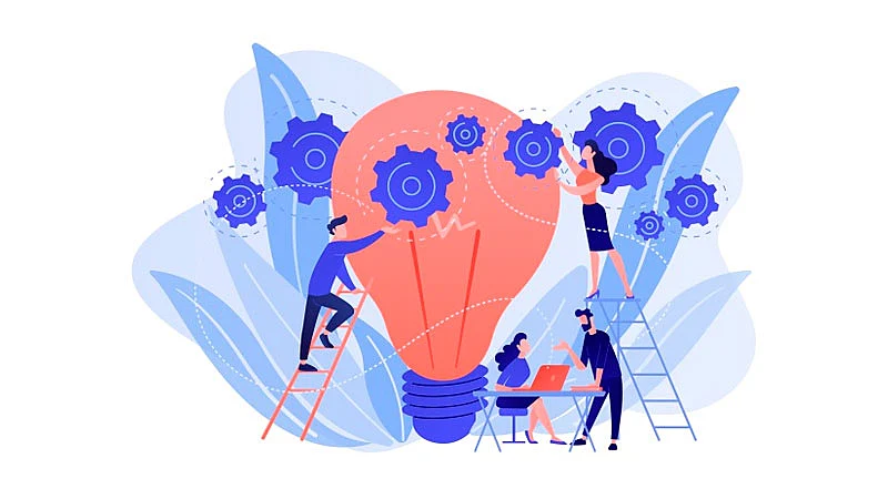 Equipe de 4 colaboradores ajustando as engrenagens de um empreendimento