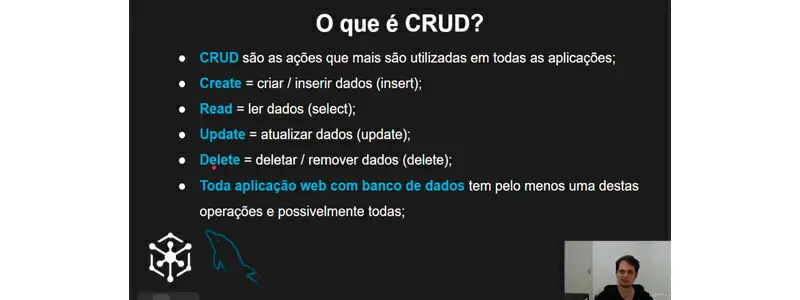 Instrutor do curso de SQL mostrando em um slide o que é CRUD (create, read, update e delete)