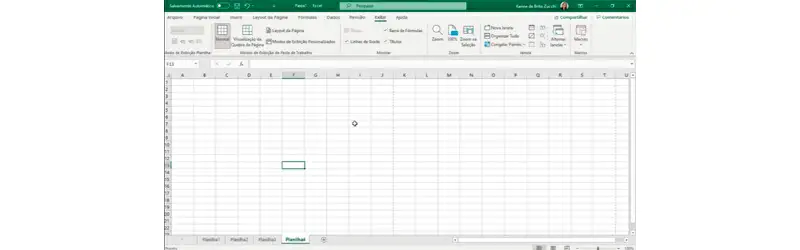 aula de curso de informática mostrando o excel