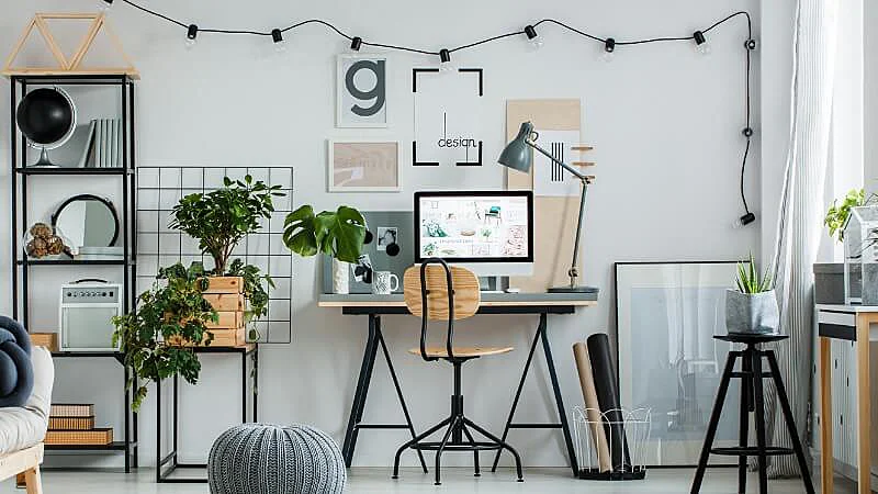 sala com decoração criativa e plantas