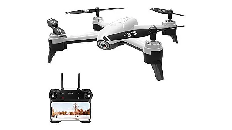 imagem de um drone Maverick SG106 com quatro hélices, uma câmera e um controle com duas antênas