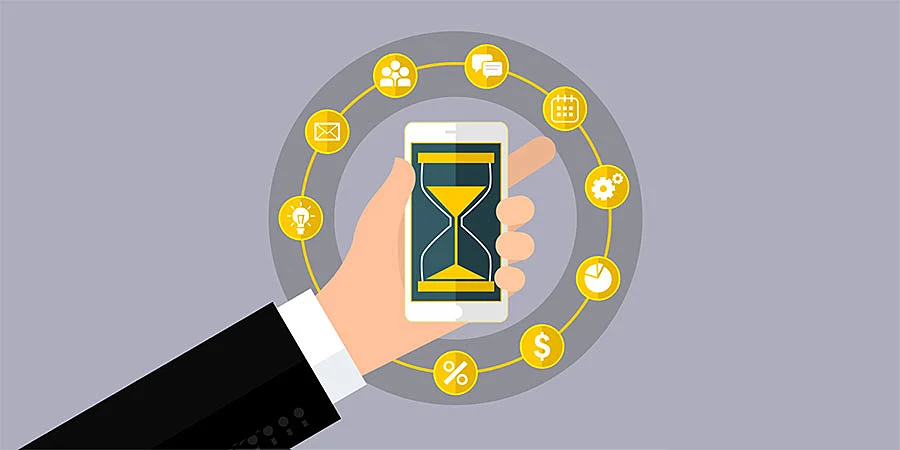 Imagen de un reloj de arena en la pantalla de un dispositivo móvil para representar a velocidad de la atención el cliente