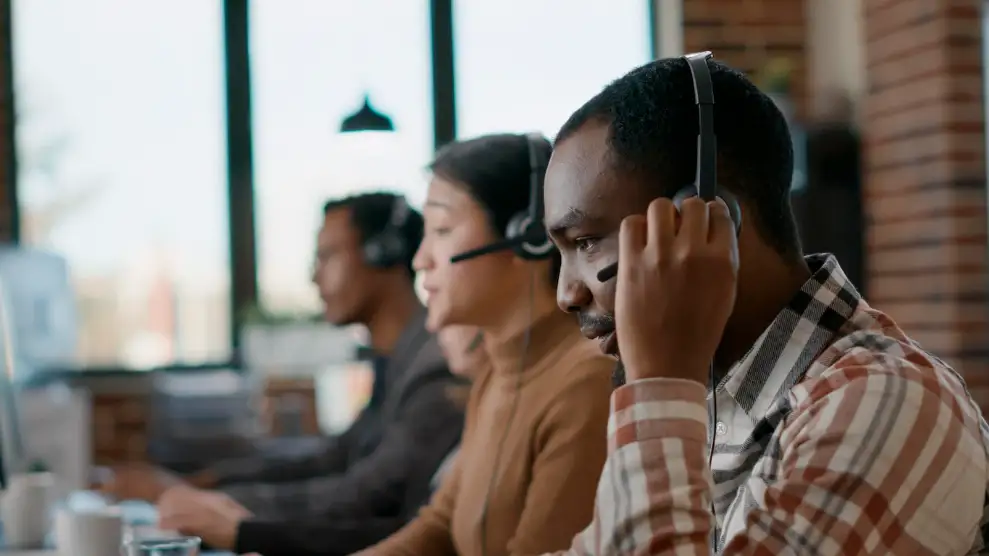Foto de operadores de servicio al cliente
