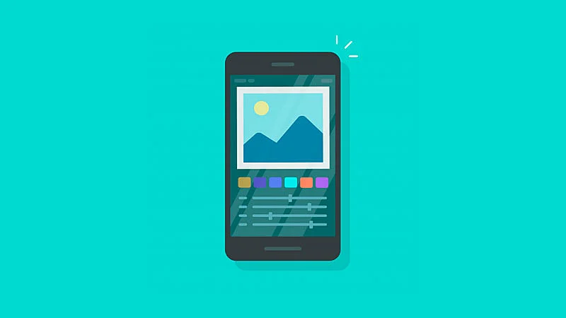 Celular com um editor de imagem aberto