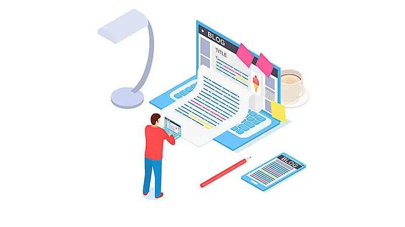 Pessoa escrevendo em uma folha ao lado de um notebook