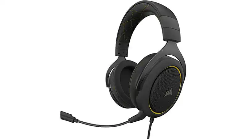 Fone Gamer Corsair imagem que mostra um fone gamer Corsair HS60 na cor preta de lado