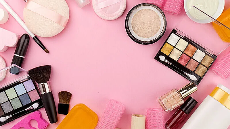Foto de itens de maquiagem