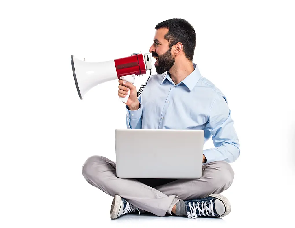 Gestor de tráfico haciendo anuncios en internet