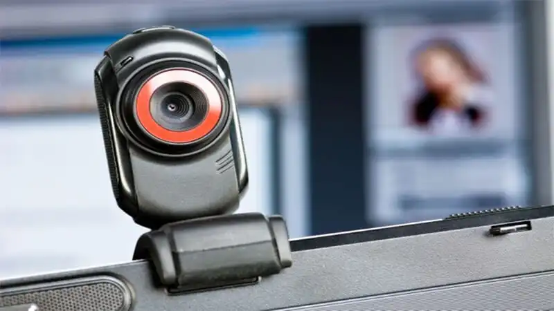 fotografía de una webcam filmando o grabando