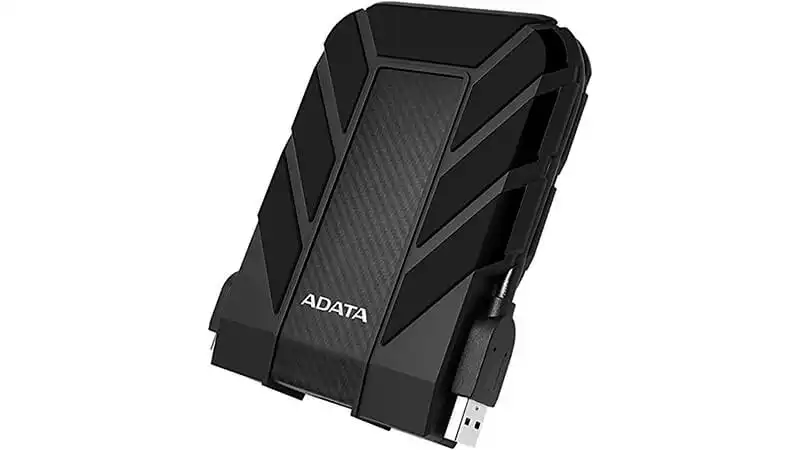 imagem de um hd externo Adata na cor preta com carcaça anti-queda