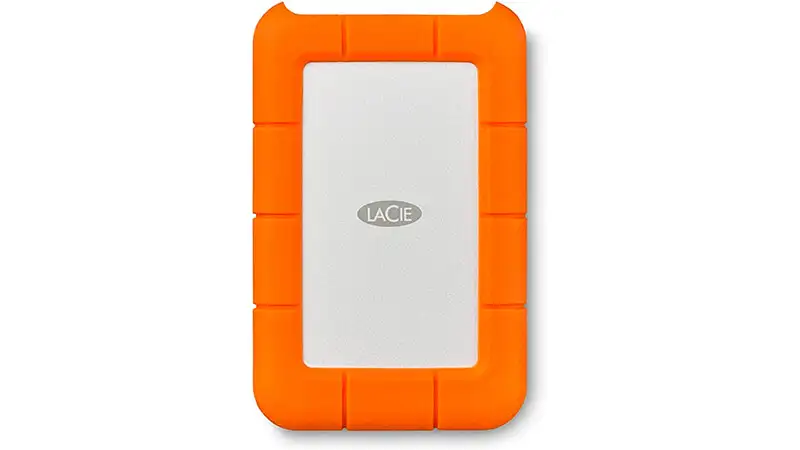 imagem de um hd externo Lacie Rugged na cor branca com bordas laranjadas e estrutura impermeável