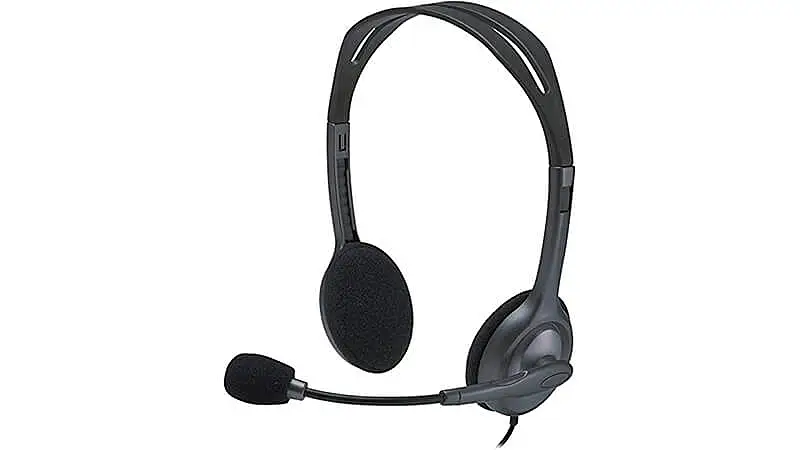 imagem de um headset Logitech H111 com fio e na cor cinza