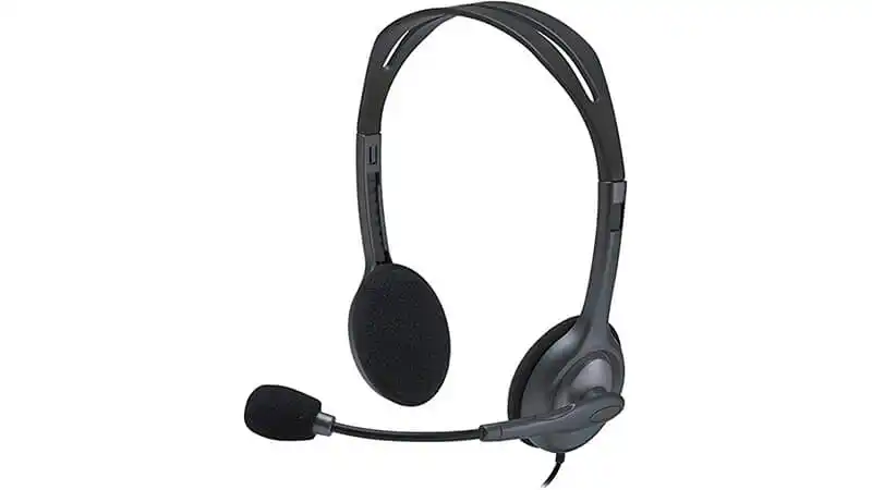 Headset Logitech H111 imagem de um headset Logitech H111 com fio e na cor cinza