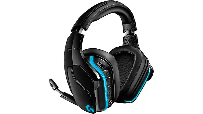 Headset Logitech G935 imagem de um headset Logitech G935 sem fio e na cor preta com iluminação RGB